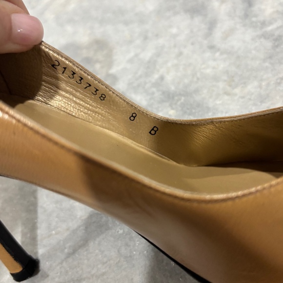 STUART WEITZMAN WOMENS CAMEL PUMP - Picture 8 of 16
